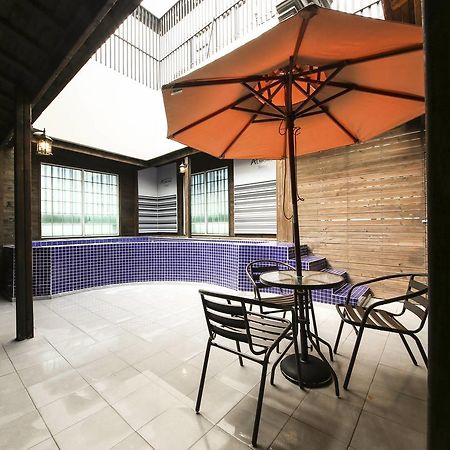 Almond Hotel Gupo Station Pusan Exteriér fotografie