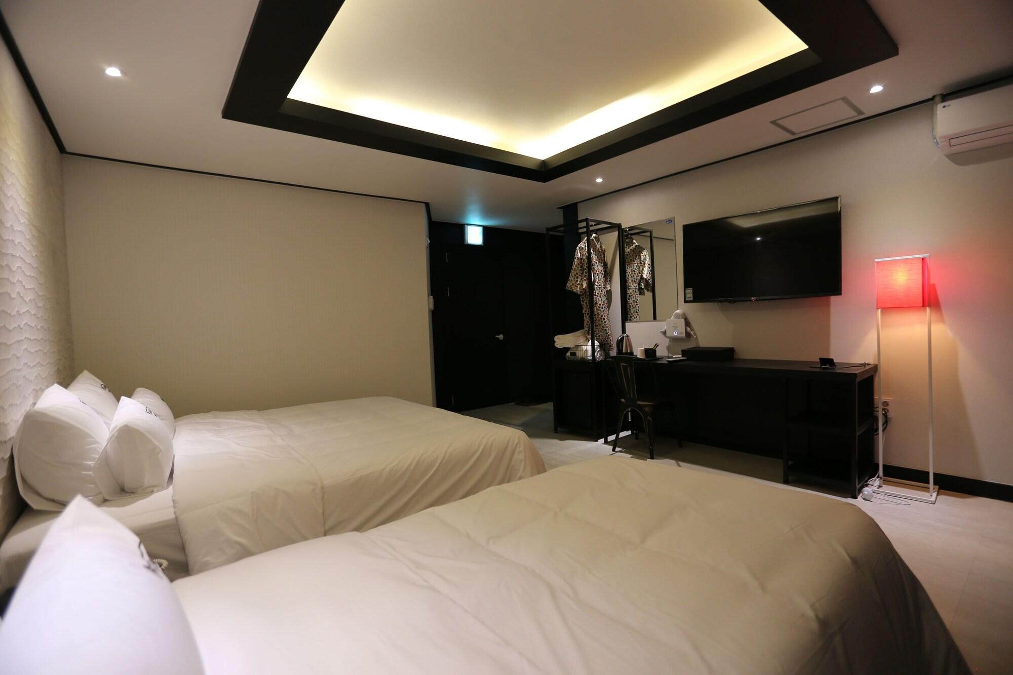 Almond Hotel Gupo Station Pusan Exteriér fotografie